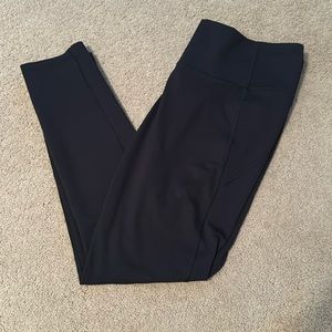 Under Armor capri pants black large